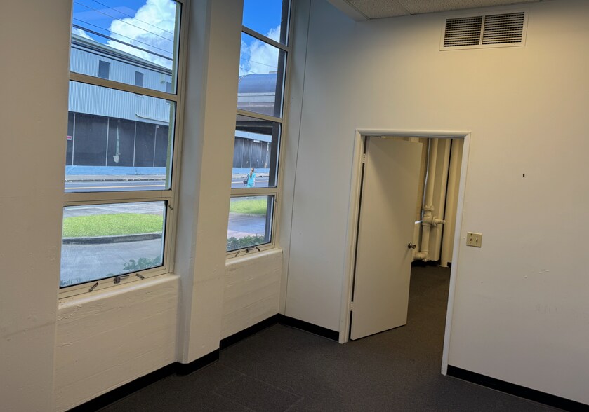 More Photos Of 560 Nimitz Hwy, Honolulu Office For Lease