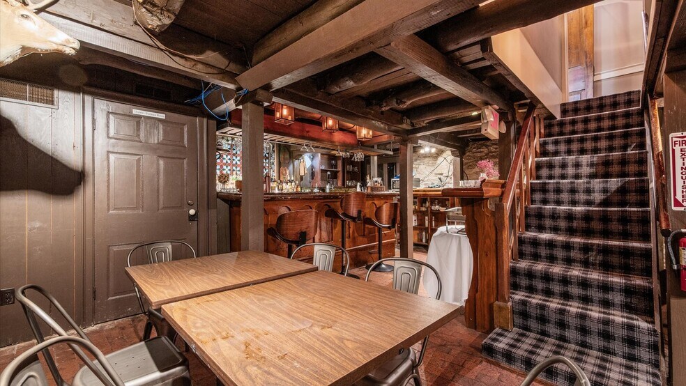 More Photos Of 313 Broadway E, Granville Hotel For Lease