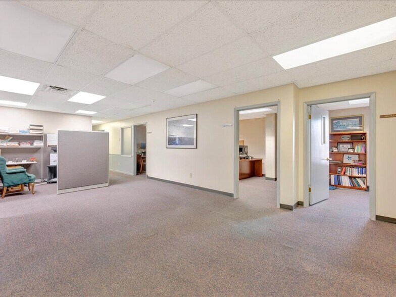 More Photos Of 321 N 1st St, Lufkin Office For Sale
