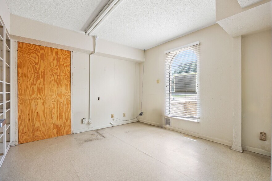 More Photos Of 2306 Ridge Rd, Rockwall Medical For Sale