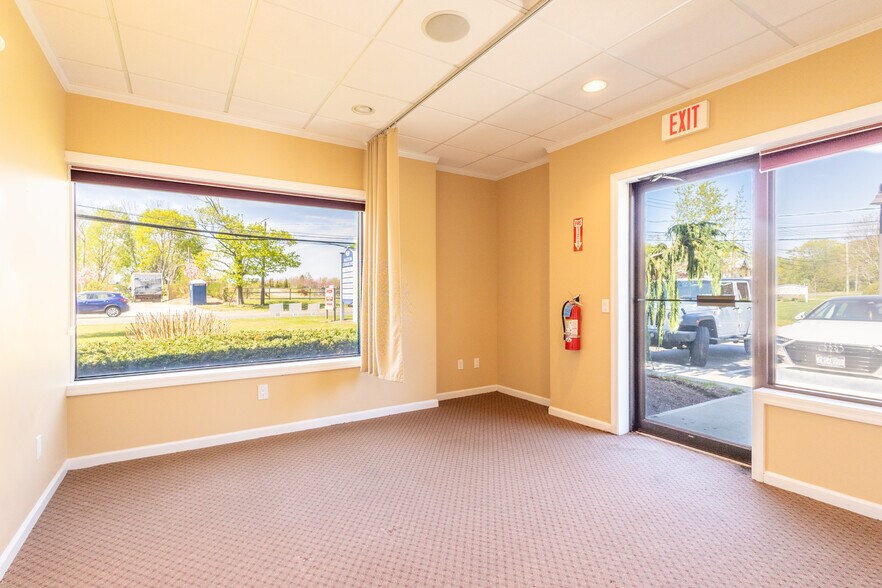 More Photos Of 189 Main Rd, Riverhead Medical For Lease