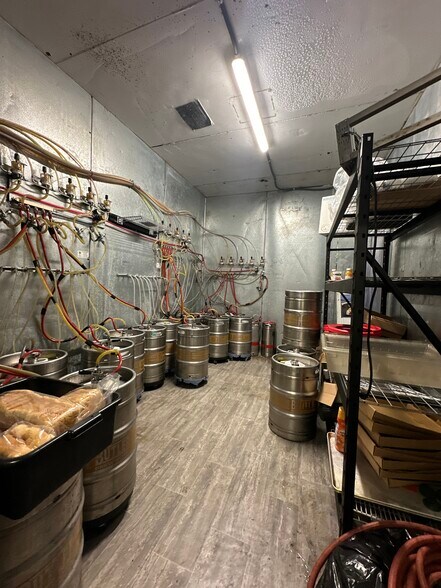 More Photos Of Rte 8 & Rte 228 - Middlesex Crossing, Valencia Storefront Retail Office For Lease