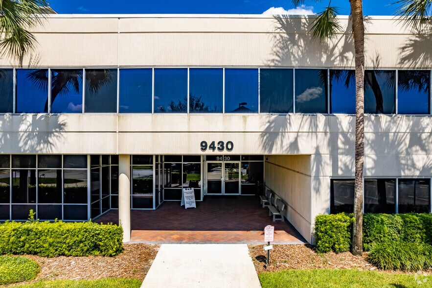 More Photos Of 9430 Turkey Lake Rd, Orlando Office For Sale