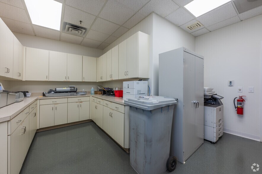 More Photos Of 4496 S Pecos Rd, Las Vegas Office For Lease