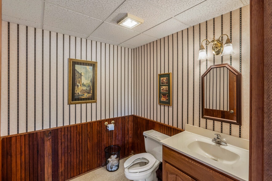 More Photos Of 2665 Boston Tpke, Coventry Funeral Home For Sale
