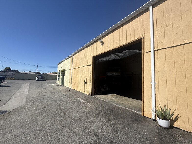 More Photos Of 1715 Freedom Blvd, Freedom Freestanding For Sale