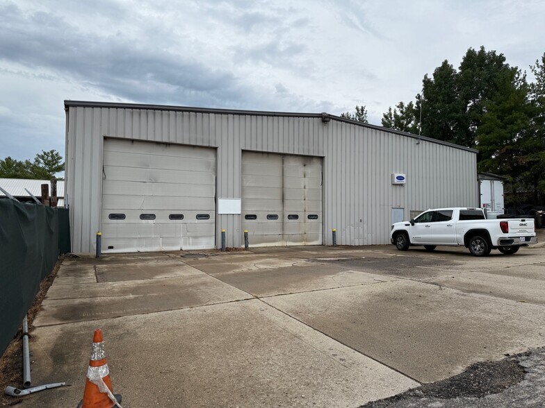 More Photos Of 119 Elizabeth Pike, Mineral Wells Industrial For Lease