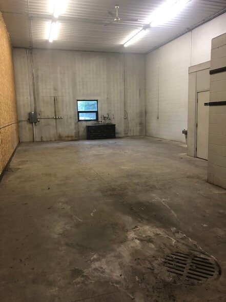 More Photos Of 2879-2893 Sanford Ave SW, Grandville Warehouse For Lease