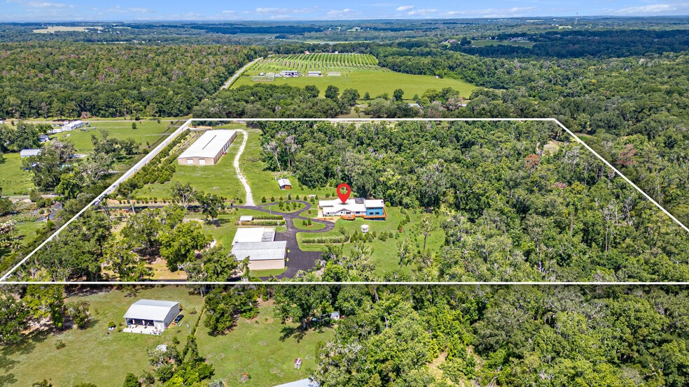 More Photos Of 27255 Hickory Hill Rd, Brooksville Specialty For Sale