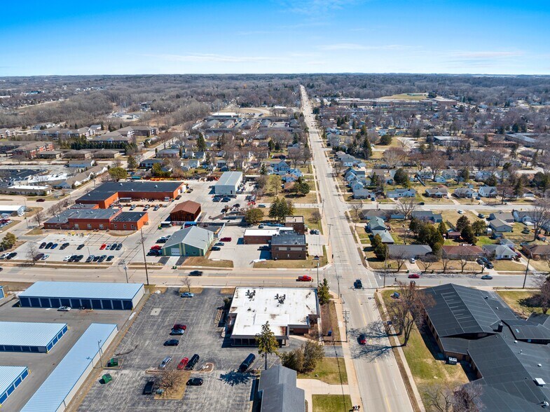More Photos Of 1751 Deckner Ave, Green Bay Medical For Sale