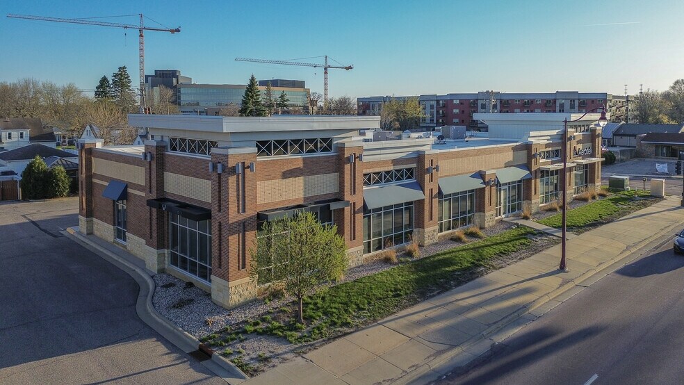 Primary Photo Of 921 Madison Ave, Mankato Medical For Lease