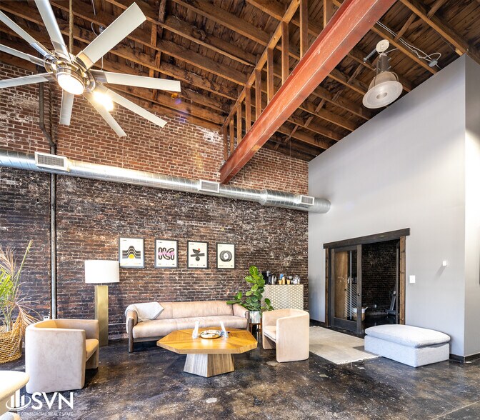 More Photos Of 1200 N Limestone, Lexington Storefront Retail Office For Sale