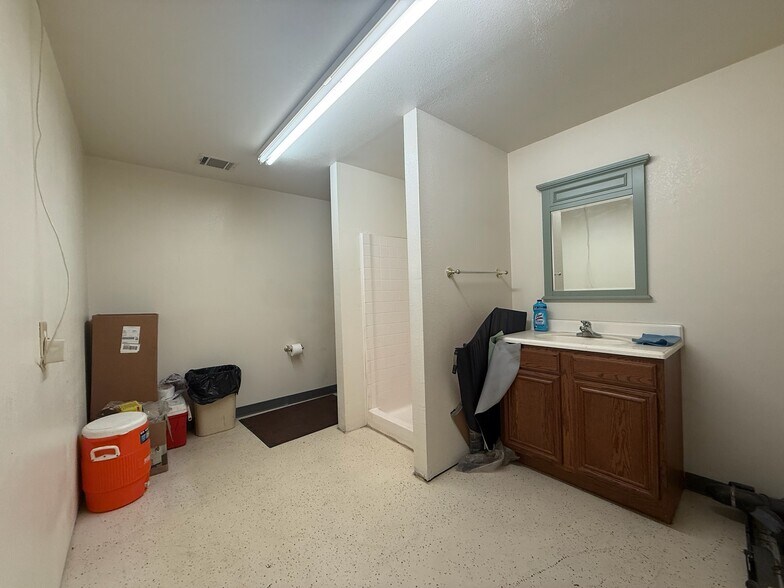 More Photos Of 966 E Ovilla Rd, Red Oak General Retail For Sale