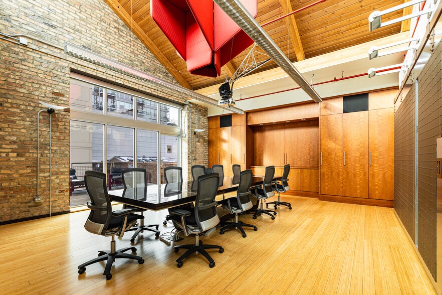 More Photos Of 440 W Ontario St, Chicago Loft Creative Space For Sale
