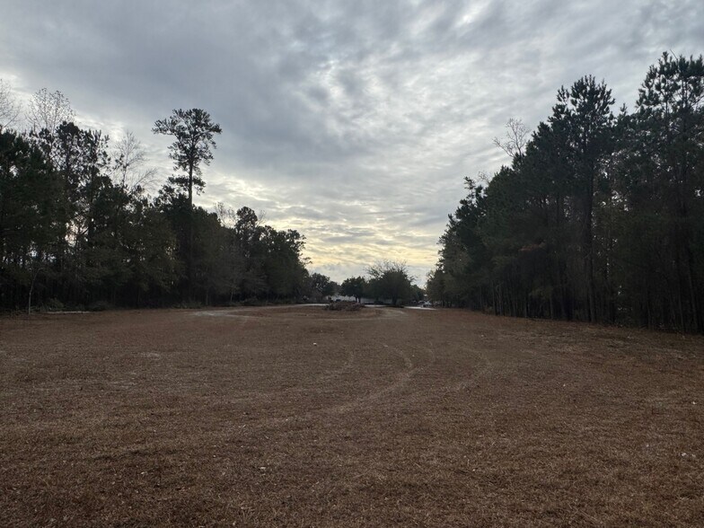 More Photos Of 5601 Market St, Wilmington Office For Sale