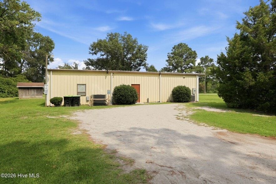 More Photos Of 2611 Fire House rd, Greenville Flex For Sale