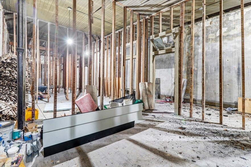 More Photos Of 111 N Queen St, Kinston Storefront For Sale