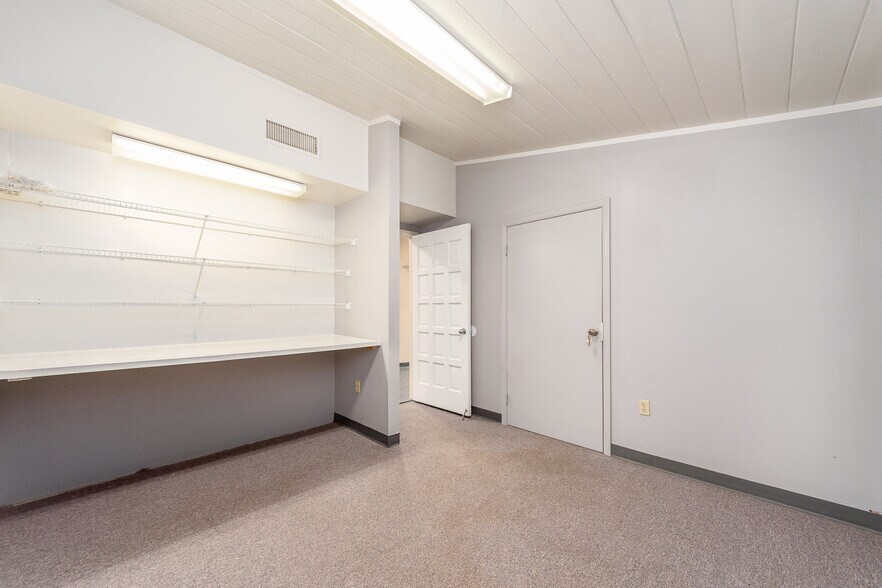 More Photos Of 300 S Saturn Ave, Clearwater Flex For Sale