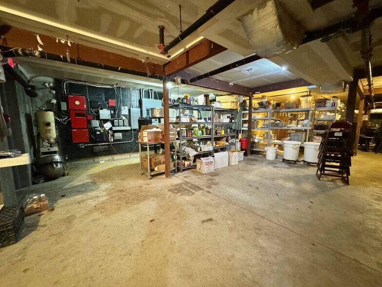 More Photos Of 370 Manor Ln, Jamesport Restaurant For Sale