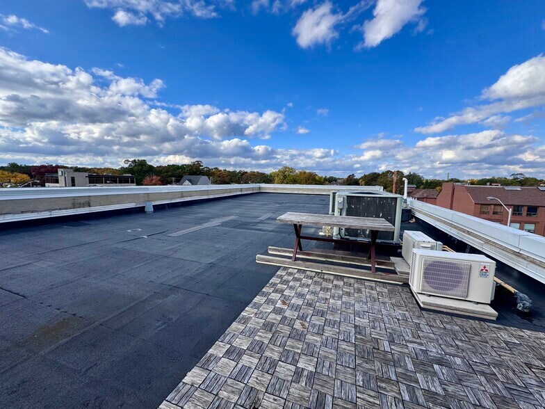 More Photos Of 2199 Bloor St W, Toronto Storefront Retail Residential For Lease