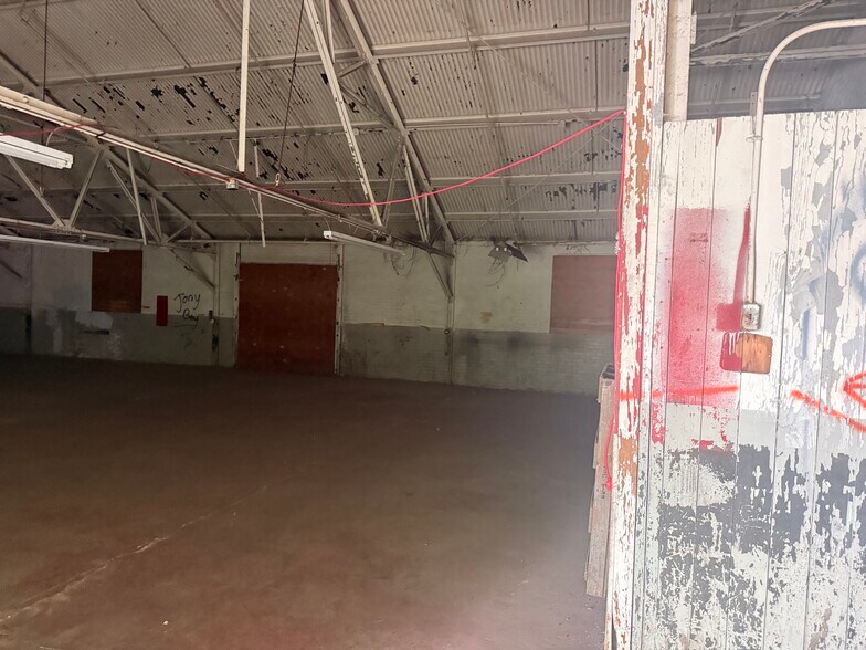 More Photos Of 908 S Mound St, Muncie Flex For Lease