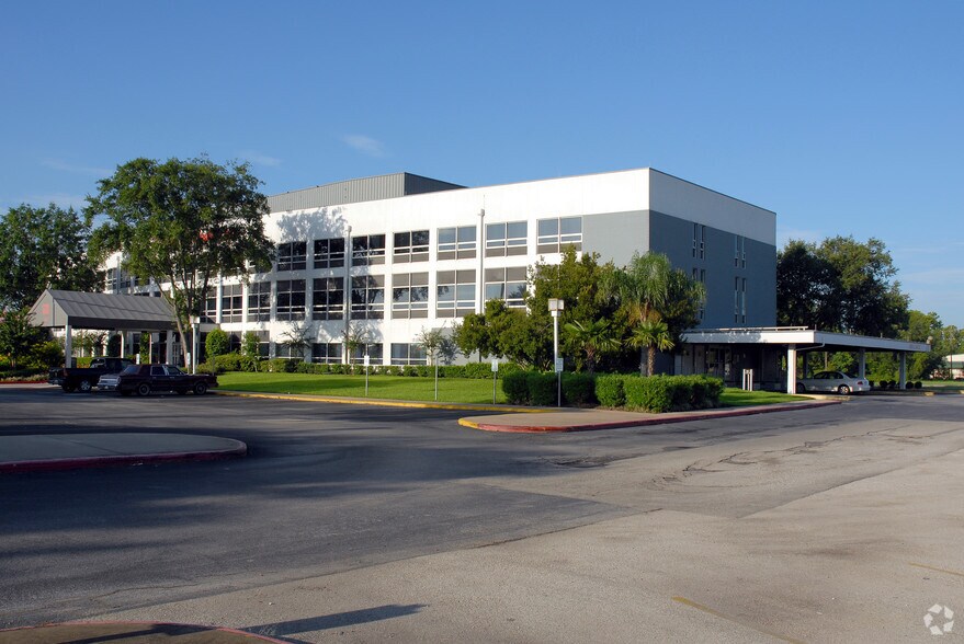 More Photos Of 7407 North Fwy, Houston Hospital For Sale