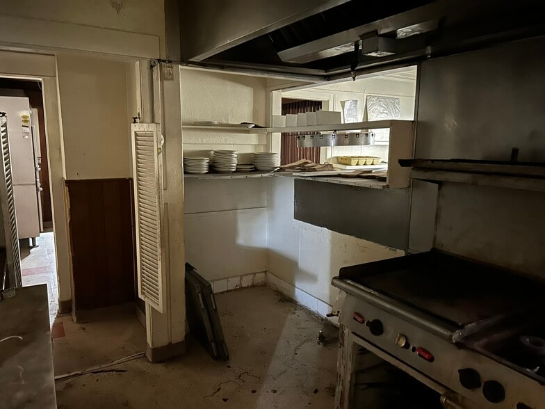 More Photos Of 5026 Crenshaw Blvd, Los Angeles Restaurant For Sale