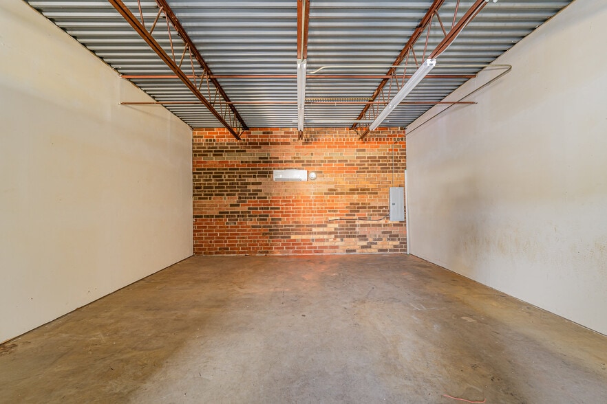 More Photos Of 3240 Highland Ave NE, Hickory Warehouse For Lease