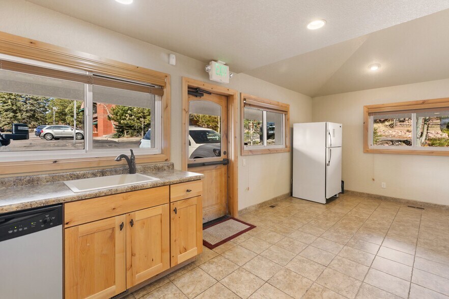 More Photos Of 350 N Pine St, Woodland Park Medical For Sale