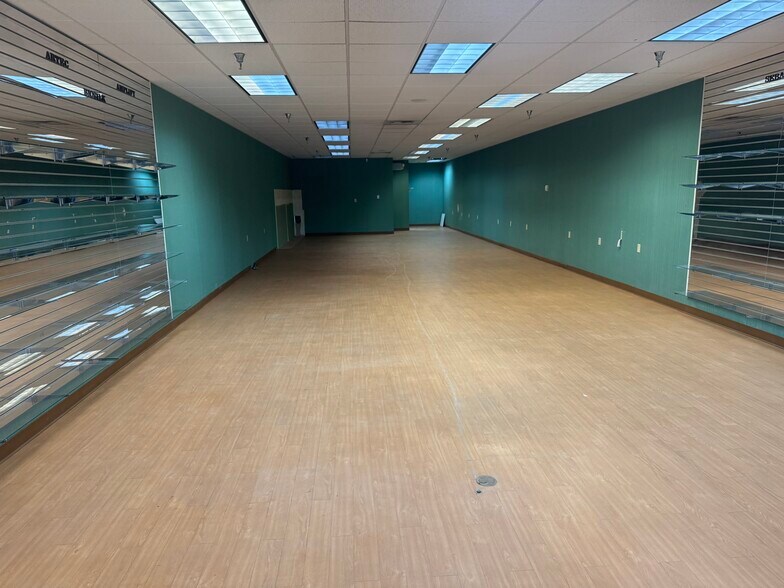 More Photos Of 4000 W Dimond Blvd, Anchorage General Retail For Lease