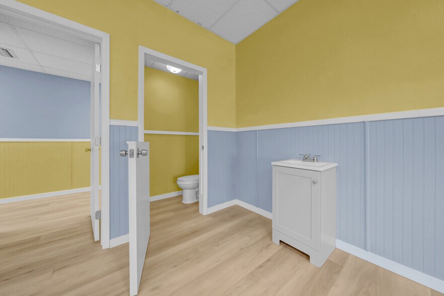 More Photos Of 1419 Sunset Point Rd, Clearwater Office For Sale