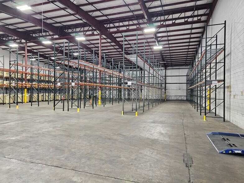 More Photos Of 1400 Cavalier Blvd, Chesapeake Warehouse For Lease