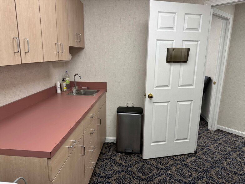 More Photos Of 6 Auer Ct, East Brunswick Office For Sale