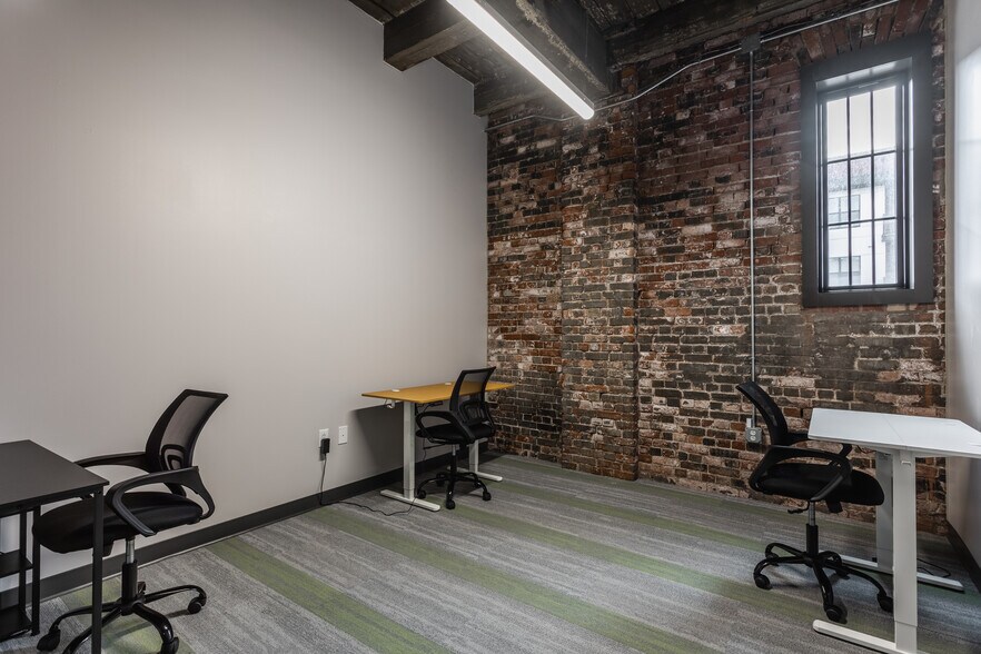 More Photos Of 1533 Lewis St, Indianapolis Coworking Space
