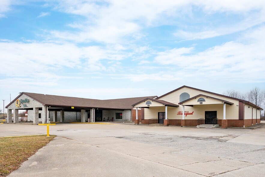 More Photos Of 2200 S Court St, Grayville Hotel For Sale