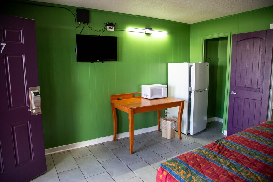 More Photos Of 539 S Main St, Baxley Hotel For Sale