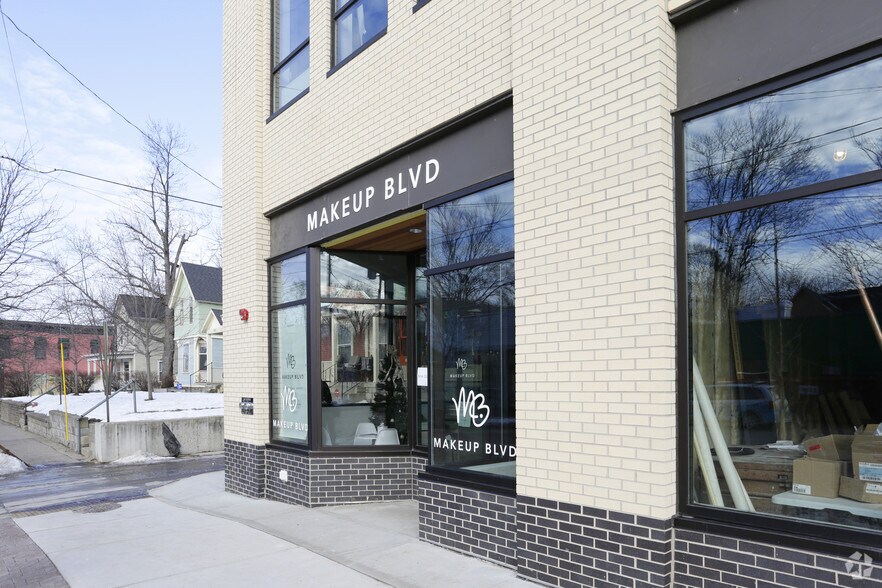 More Photos Of 1059 Wealthy St SE, Grand Rapids Apartments For Lease