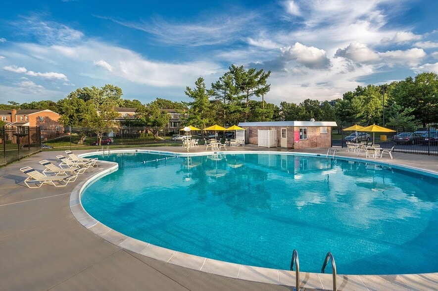 More Photos Of 8150 Lakecrest Dr, Greenbelt Apartments For Sale