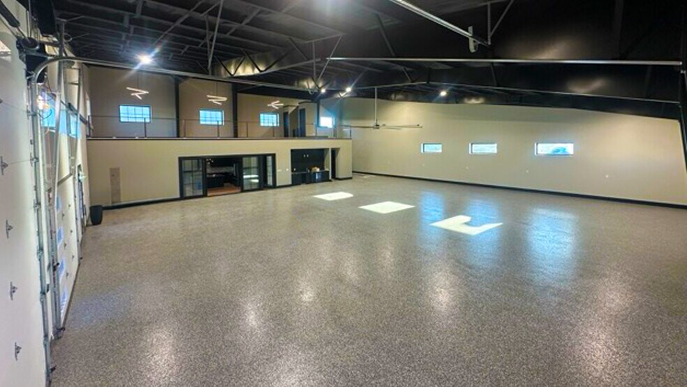 More Photos Of 1211 O Reilly Dr, Lakeway Showroom For Sale