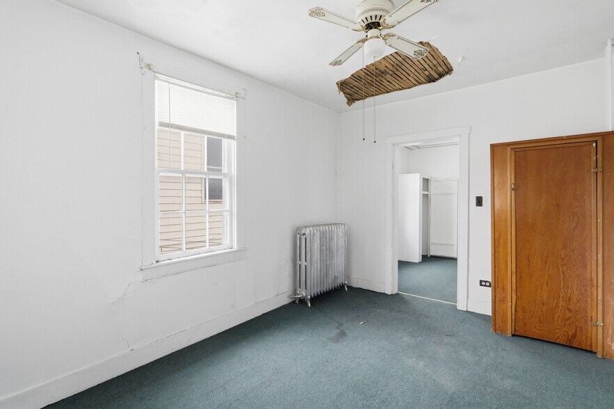 More Photos Of 14811 Broadway Ave, Frostburg Bar For Sale