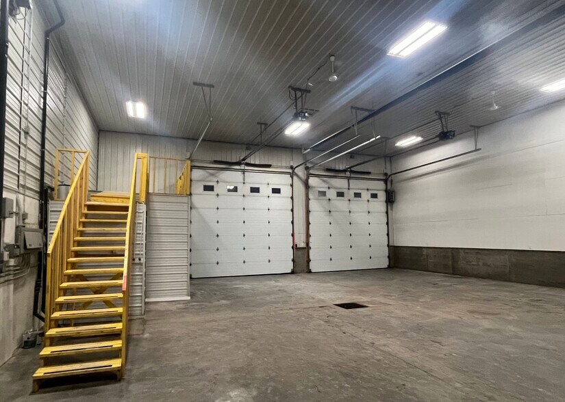 More Photos Of 4907 1st Ave, Edson Light Distribution For Lease