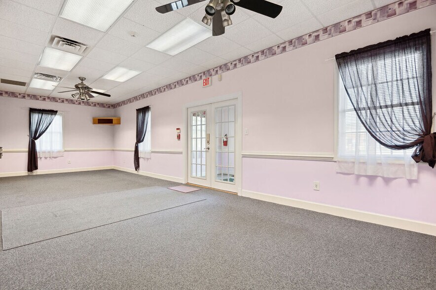More Photos Of 43 Office Park Dr, Jacksonville Medical For Lease