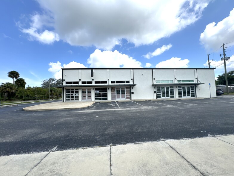 Primary Photo Of 201 E Center St, Tarpon Springs Bar For Lease