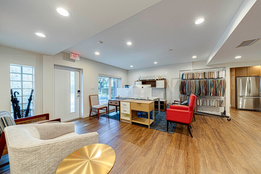 More Photos Of 315 N Ferncreek Ave, Orlando Office For Sale