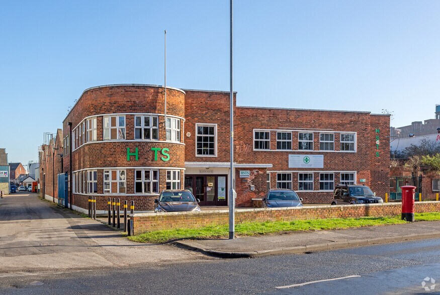 Primary Photo Of Air St, Hull Service For Lease