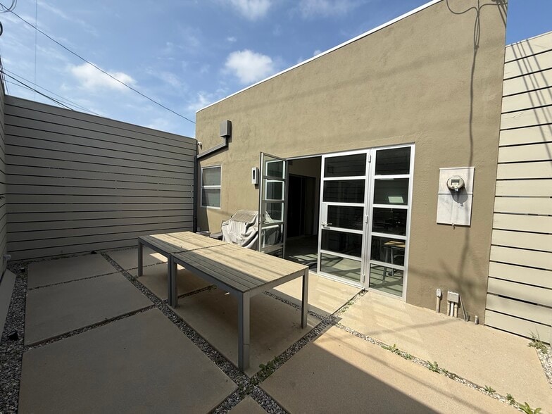 More Photos Of 2630-2634 La Cienega Ave, Los Angeles Loft Creative Space For Lease