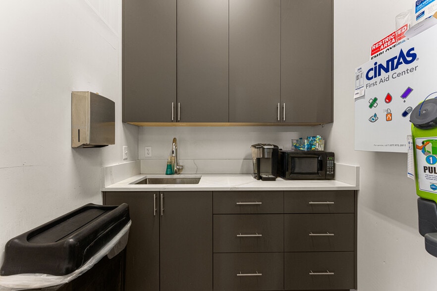 More Photos Of 10592 W State St, Boise Carwash For Sale