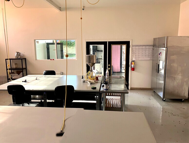 More Photos Of 3365 Union Pacific Ave, Los Angeles Manufacturing For Sale