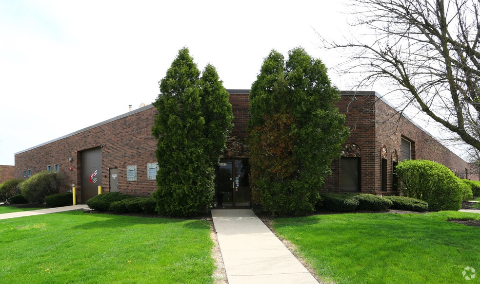 More Photos Of 1665-1675 Tonne Rd, Elk Grove Village Research And Development For Lease
