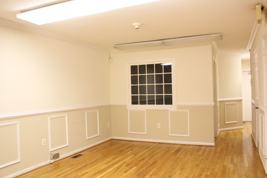 More Photos Of 11303-11327 Amherst Ave, Wheaton Office Residential For Lease